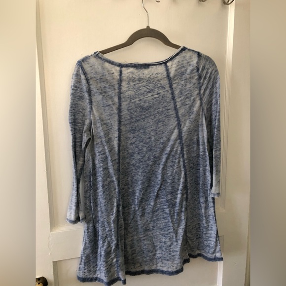 Blue vneck - Picture 2 of 3